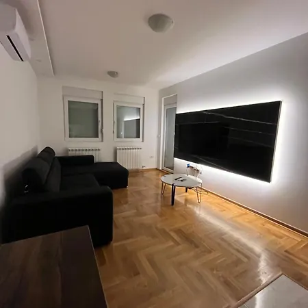 Apartment 25v *